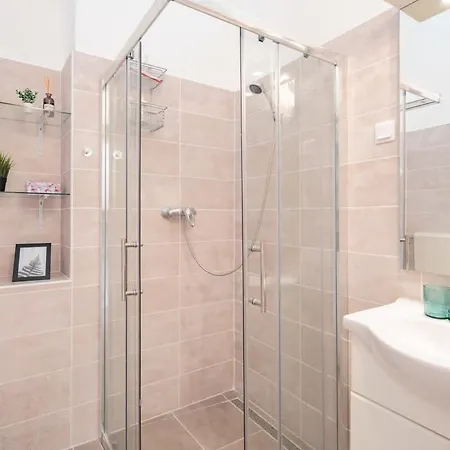 Very - Cozy * Budapest