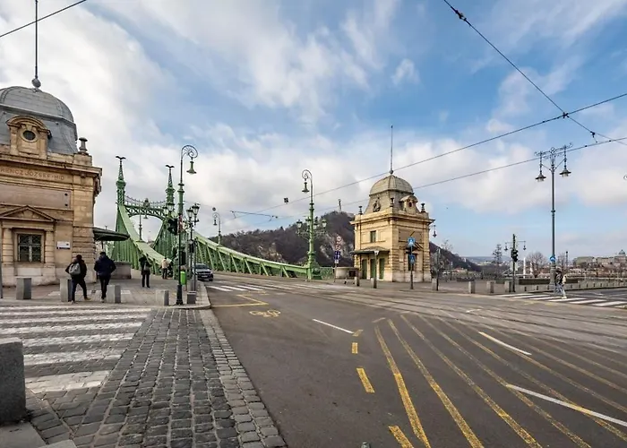 Very - Cozy Budapest