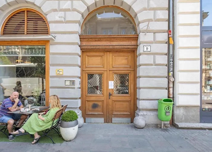 Very - Cozy Budapest